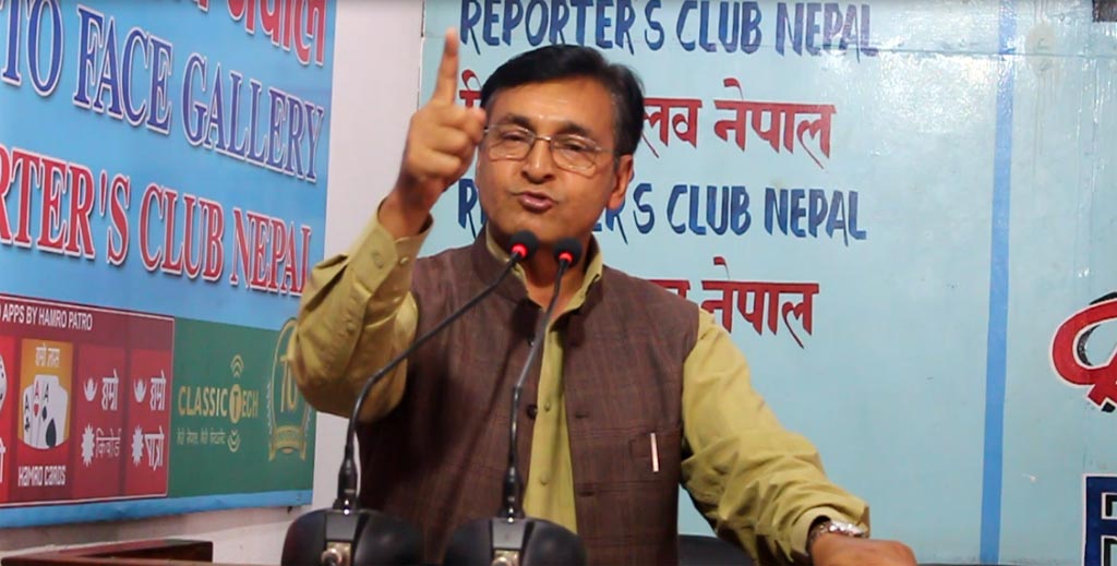 टोपबहादुरले पाइप बाँड्दै गर्दा निर्वाचन कार्यालयले हान्यो छापा, पाइप जफत