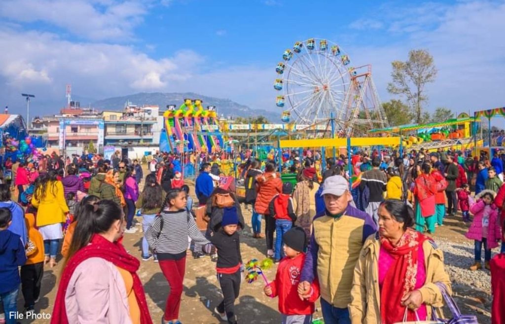 पोखराकोमा जारी व्यापार मेलामा राखिएको ‘रोटे पिङ’ खेल्नेक्रममा खसेर चार जना घाइते