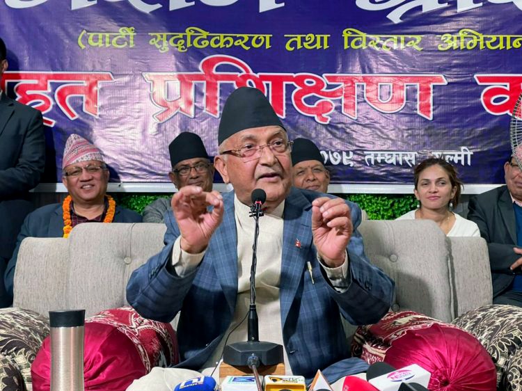 गुल्मी पुगेर केपी ओलीले गरे डा.चन्द्र भण्डारीको प्रसंसा