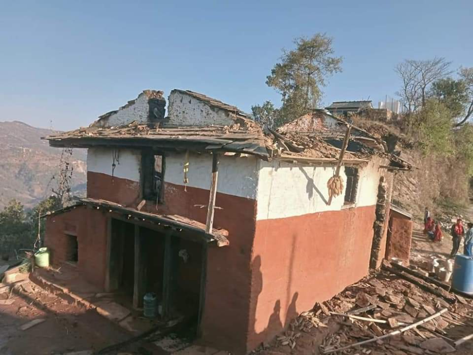 गुल्मीमा एक घरमा आगलागी हुँदा एक वृद्धको जलेर मृत्यु