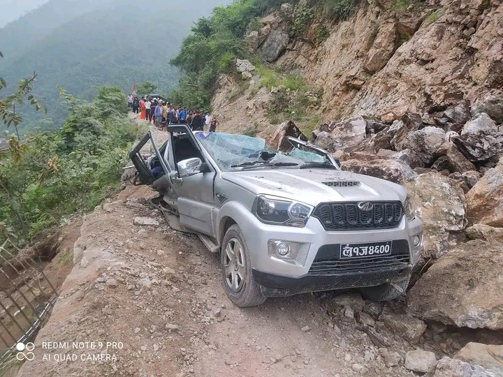 गुल्मीबाट बुटबल जाँदै गरेको स्कार्पियो पाल्पामा पहिरोमा पुरिँदा ३ जनाको मृत्यु